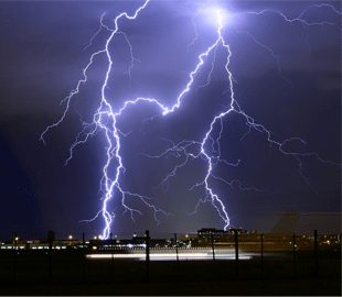 <p>The average temperature of a lightning bolt is 27700 degrees Celsius, or five times hotter than the temperature of the surface of the Sun, which is 5505 degrees Celsius.</p>
